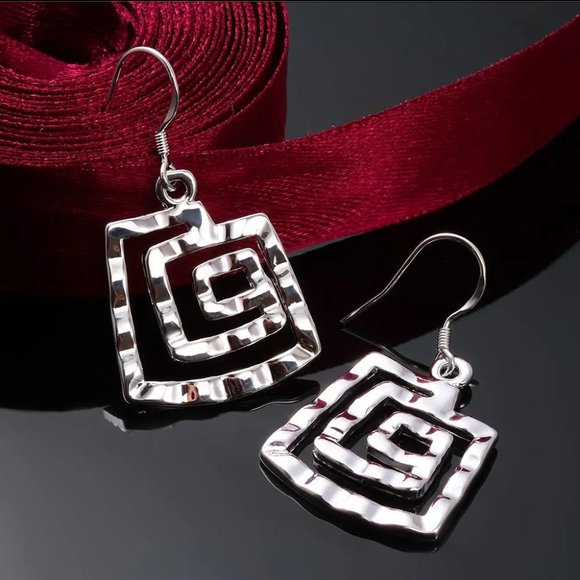 Gorgeous Sterling Silver Square Geometric Hanging Earrings - Picture 8 of 8